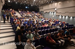 Οργισμένη συνέλευση κτηνοτρόφων - θέλουν να δουν τον πρωθυπουργό